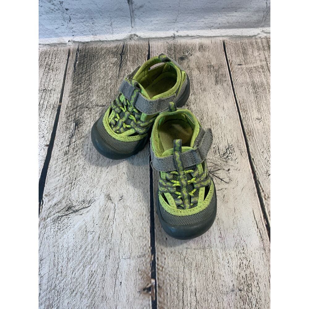 OSHKOSH B’GOSH Unisex Kids Bump Toe Athletic Sandals / Size: 6